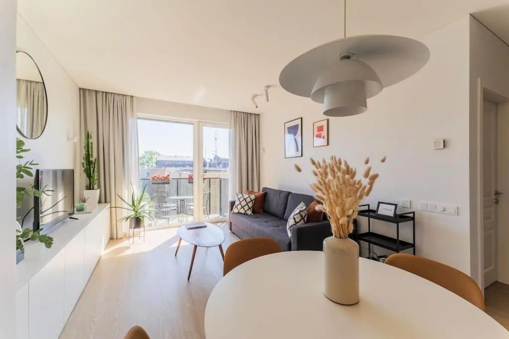 Image 2 of 1bdr Apt w/Balcony, free Pkg