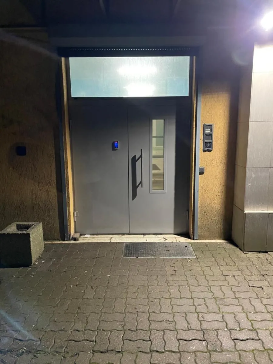 Image 1 of Airport Apartment 28 Self Check-In Parking Free