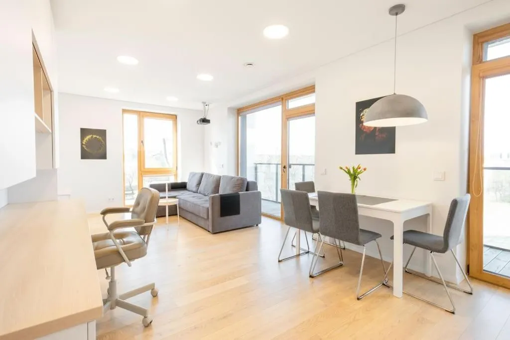 Image 2 of Apartment with balcony and castle view by URBAN RENT