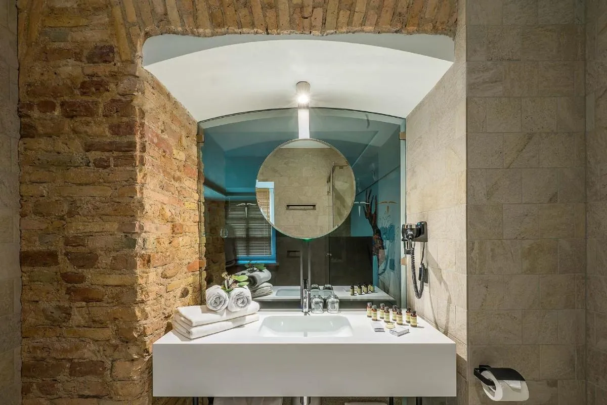 Image 6 of Artagonist Art Hotel