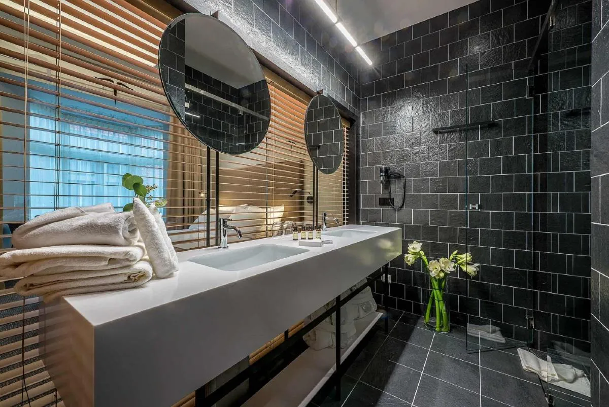 Image 2 of Artagonist Art Hotel