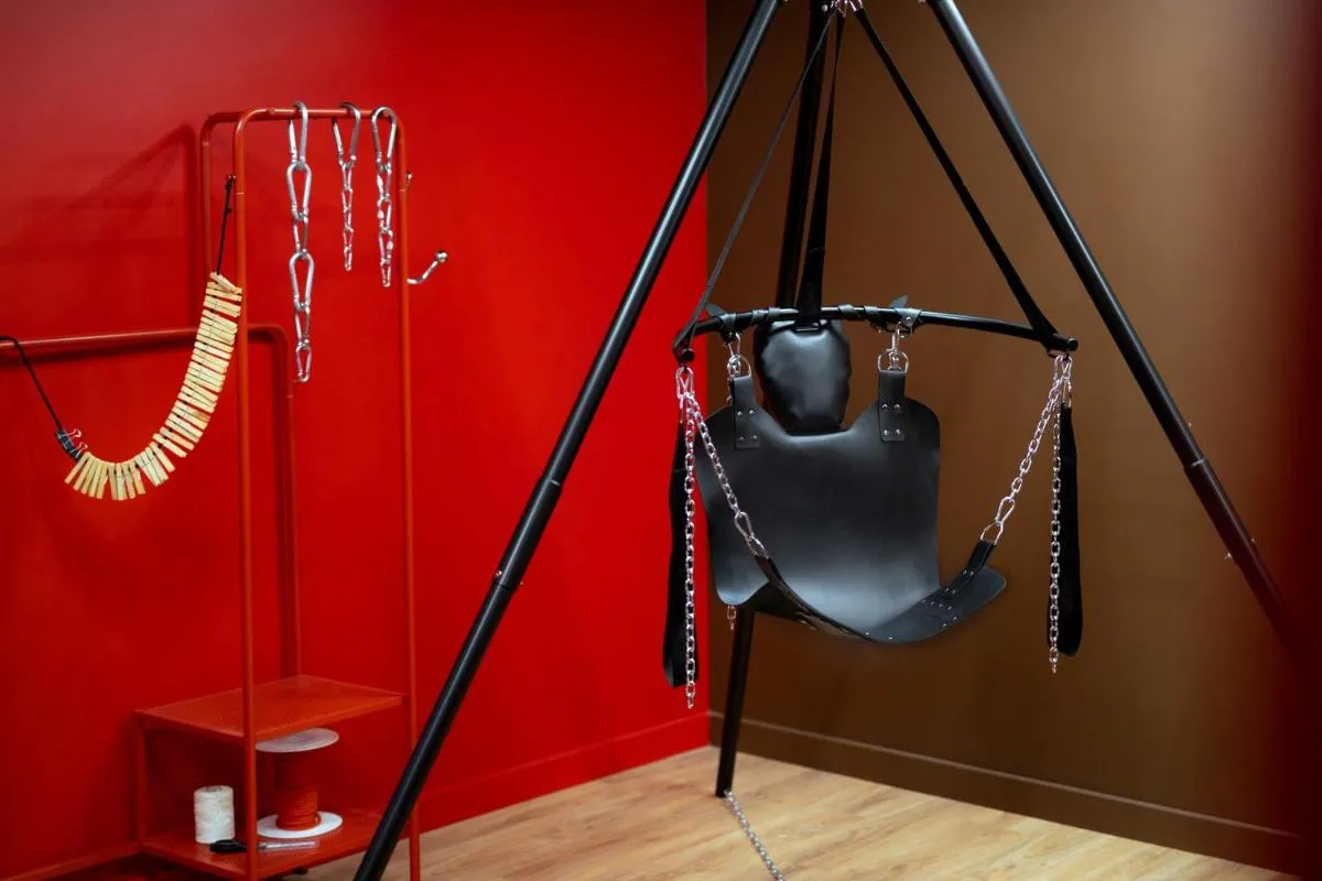 Image 6 of BDSM Red Apartments