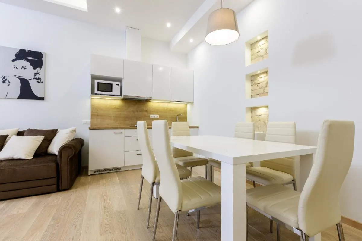 Image 3 of Center Avenue Apartments