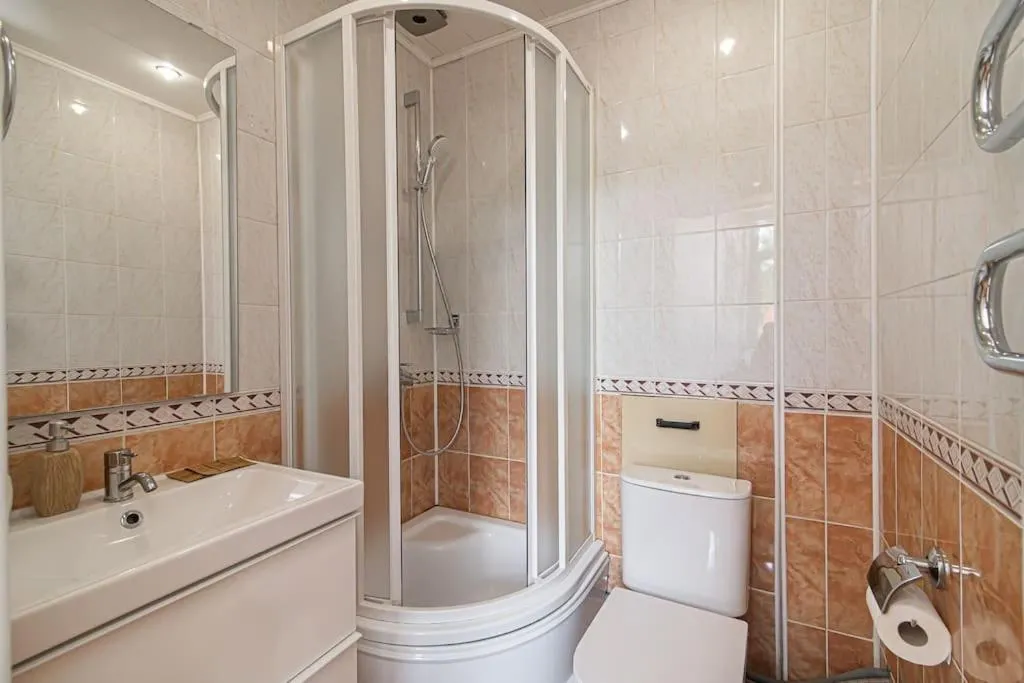Image 2 of Comfortable 2-bedroom Apartment