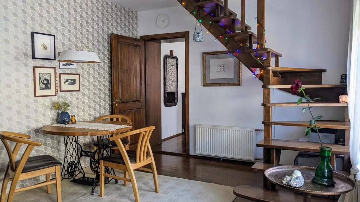 Image 2 of Cozy Apartment with free parking by Town Hall