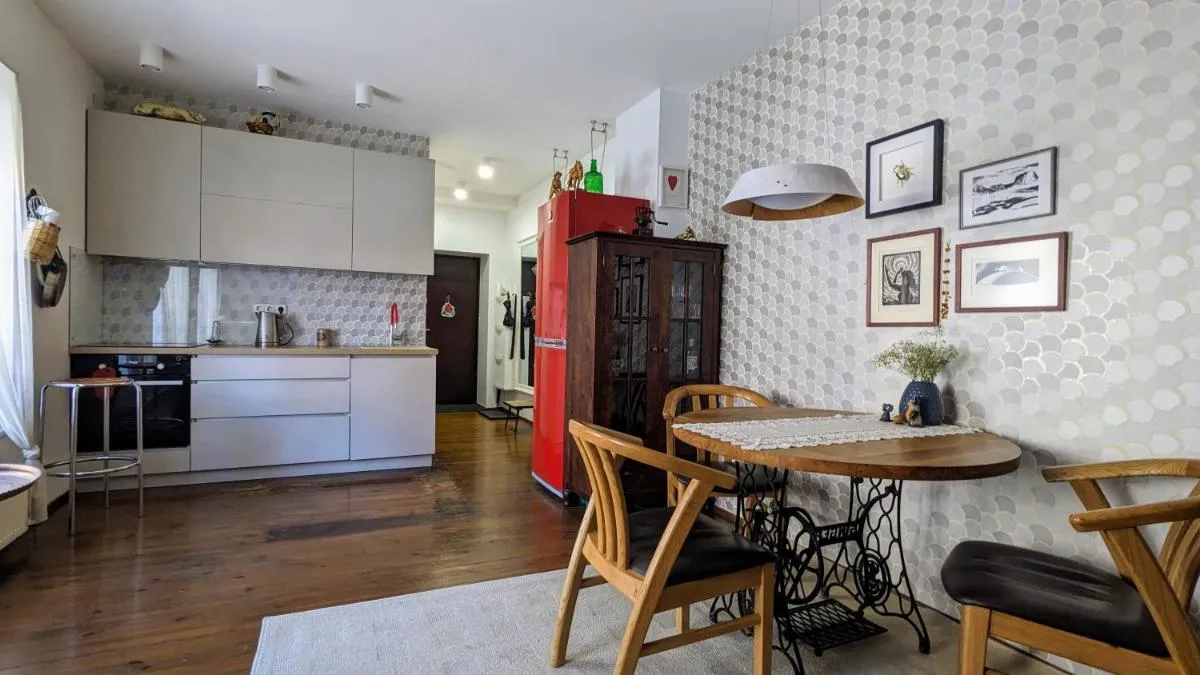 Image 3 of Cozy Apartment with free parking by Town Hall