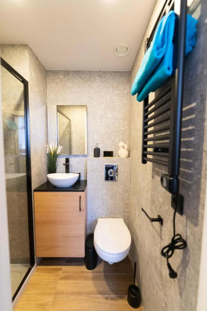 Image 4 of Cozy and Light Studio Apartment Near City Center