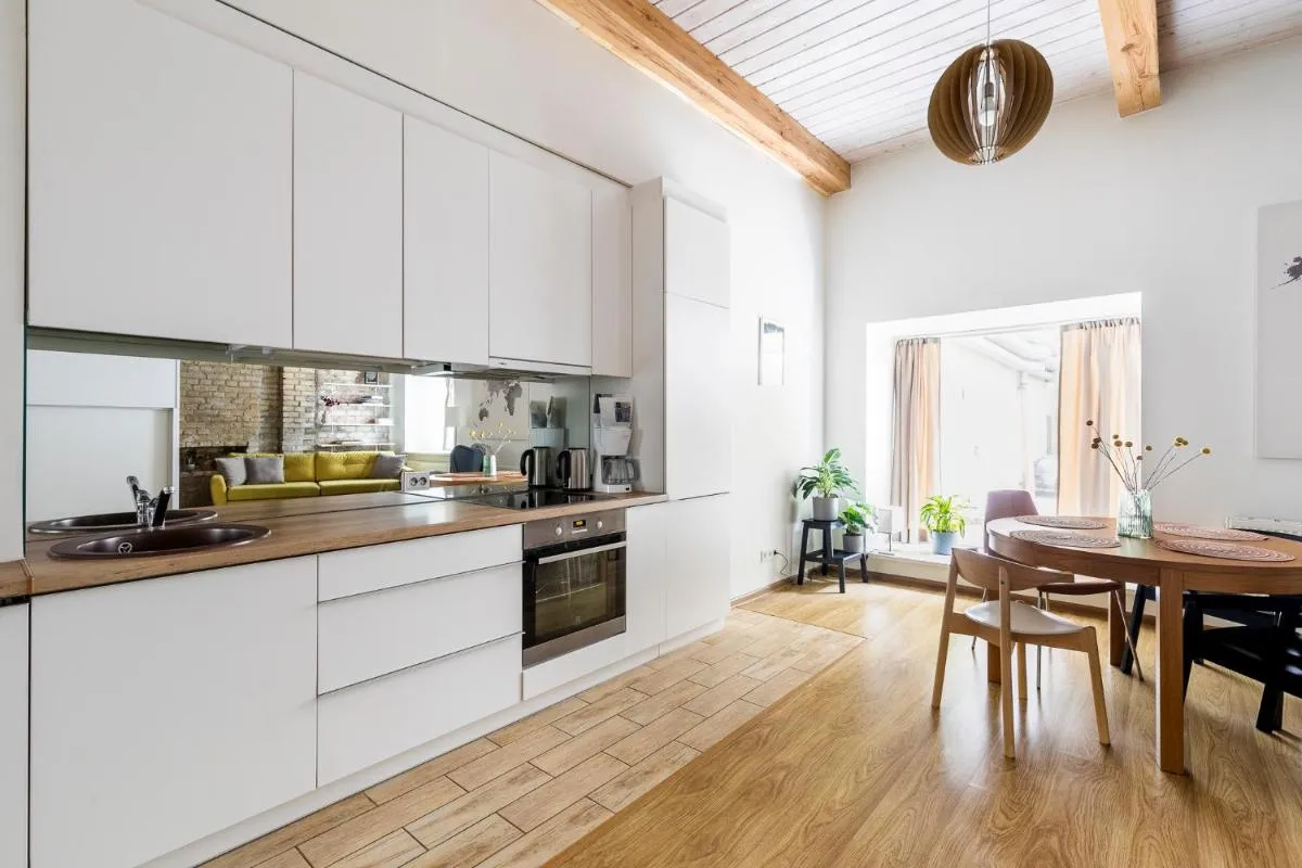 Image 6 of Cozy studio apartment central