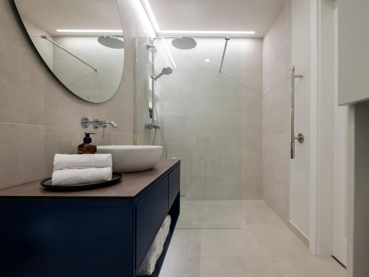 Image 2 of D33 – Brand New Luxury Apartment with Garden and Free Parking