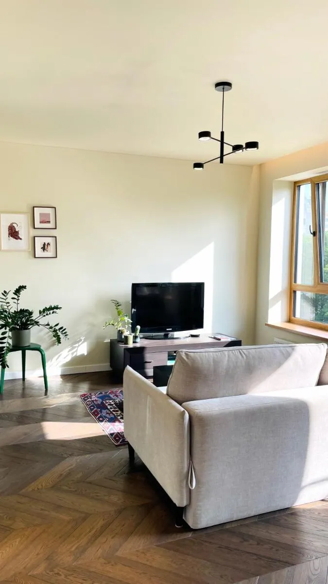 Image 4 of Floral Sunshine Apartment