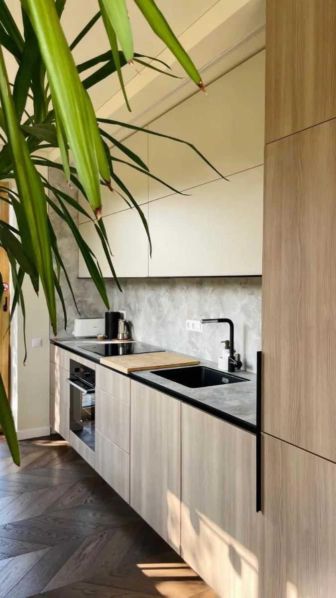 Image 3 of Floral Sunshine Apartment