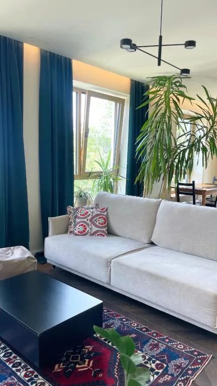 Image of Floral Sunshine Apartment