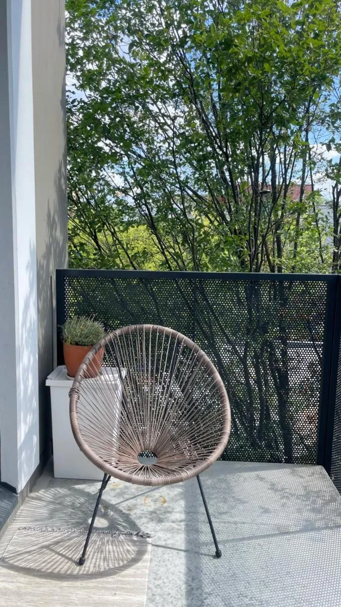 Image 5 of Floral Sunshine Apartment