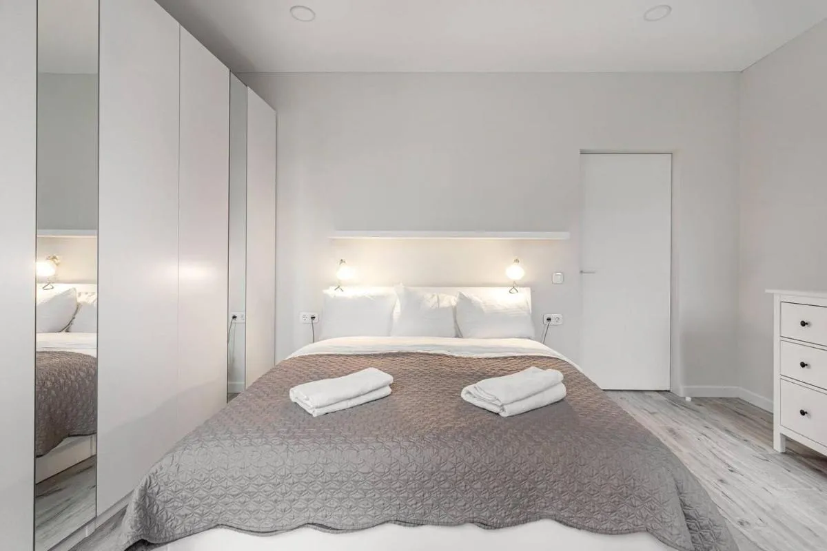 Image 2 of HaPPy Inn VIP, Self Check-In-24×7, A-C, Parking-in-the-underground-Garage