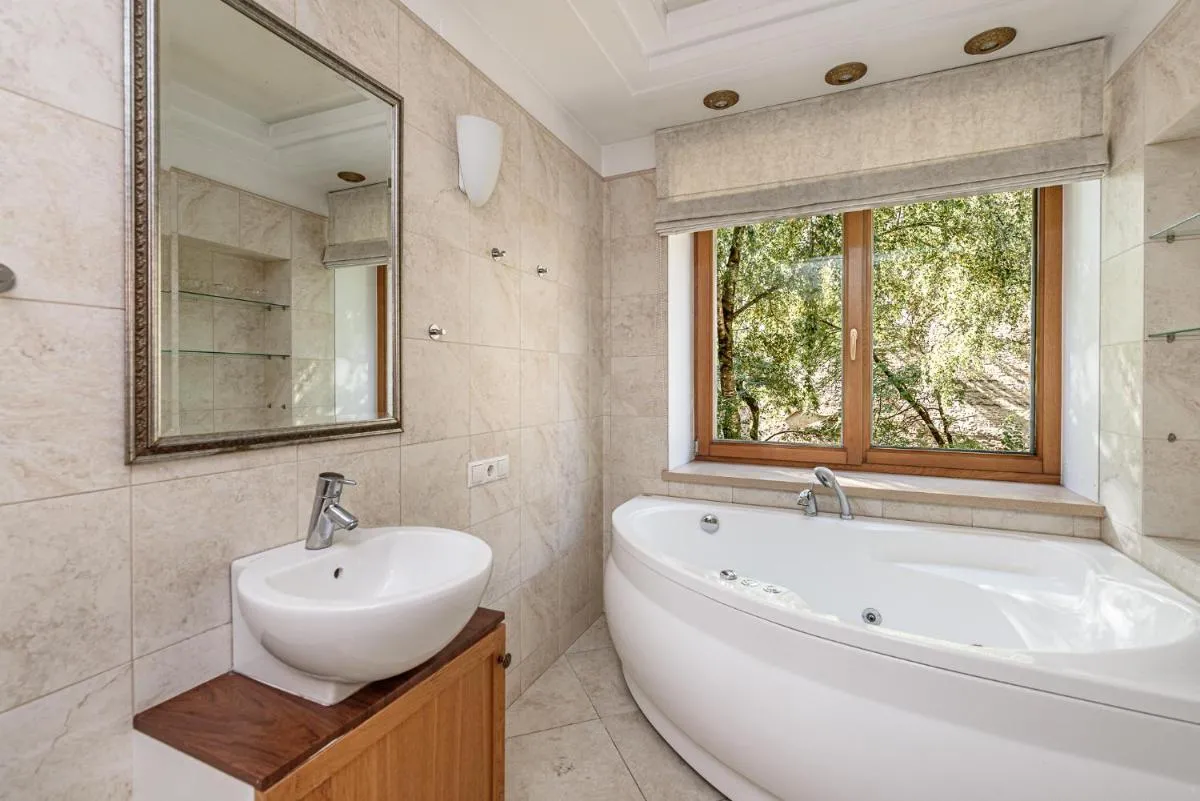 Image 6 of Jacuzzi apartments x Free parking x SELF CHECK-IN 24×7 by H&H