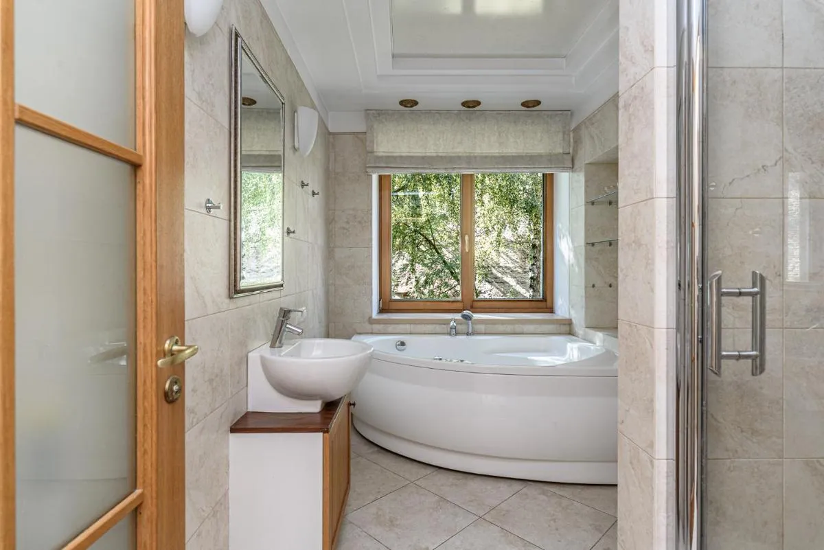 Image 2 of Jacuzzi apartments x Free parking x SELF CHECK-IN 24×7 by H&H