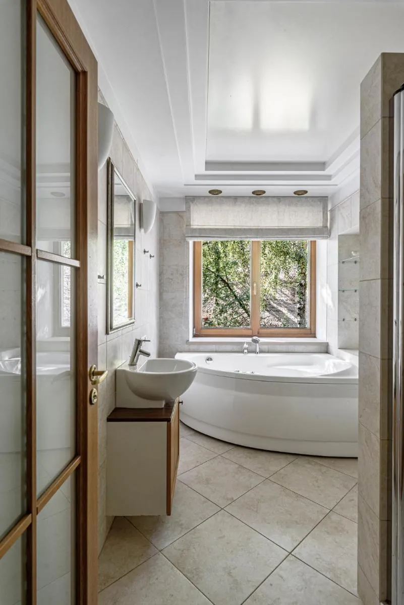 Image 5 of Jacuzzi apartments x Free parking x SELF CHECK-IN 24×7 by H&H