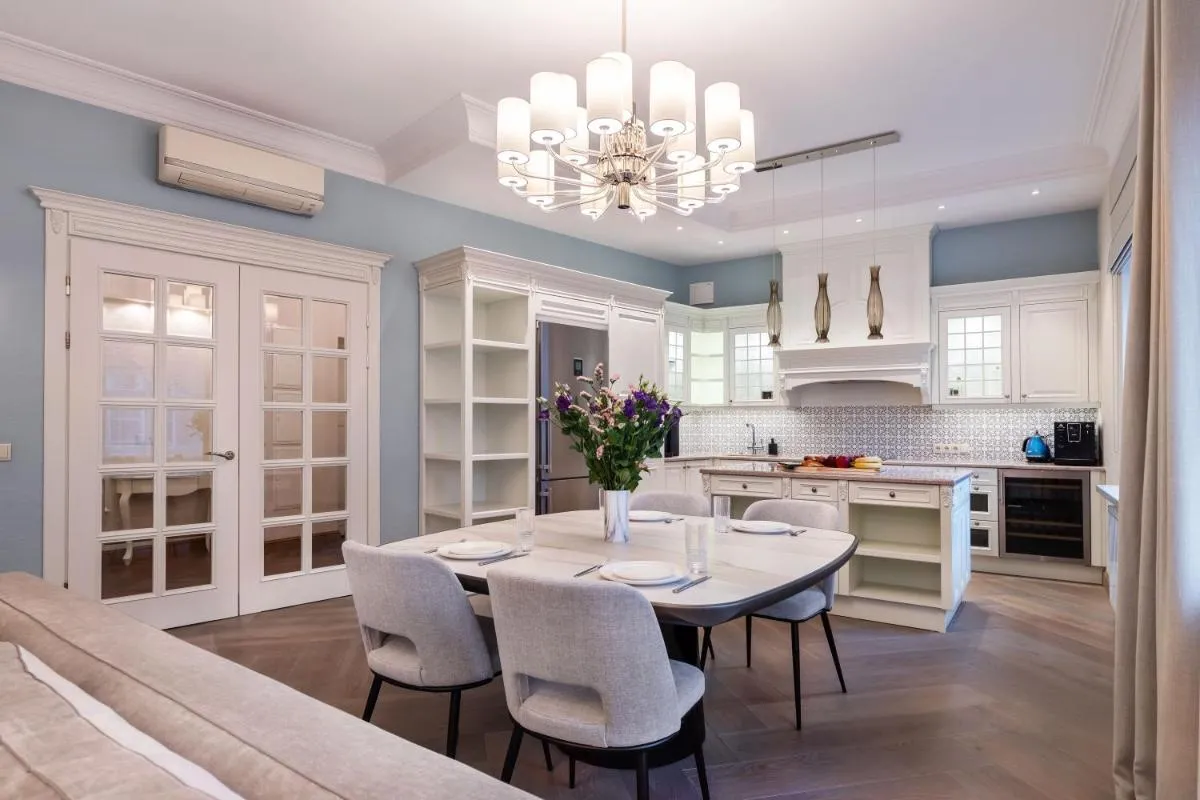 Image 3 of Luxury 2BDR Heart Of Old Town