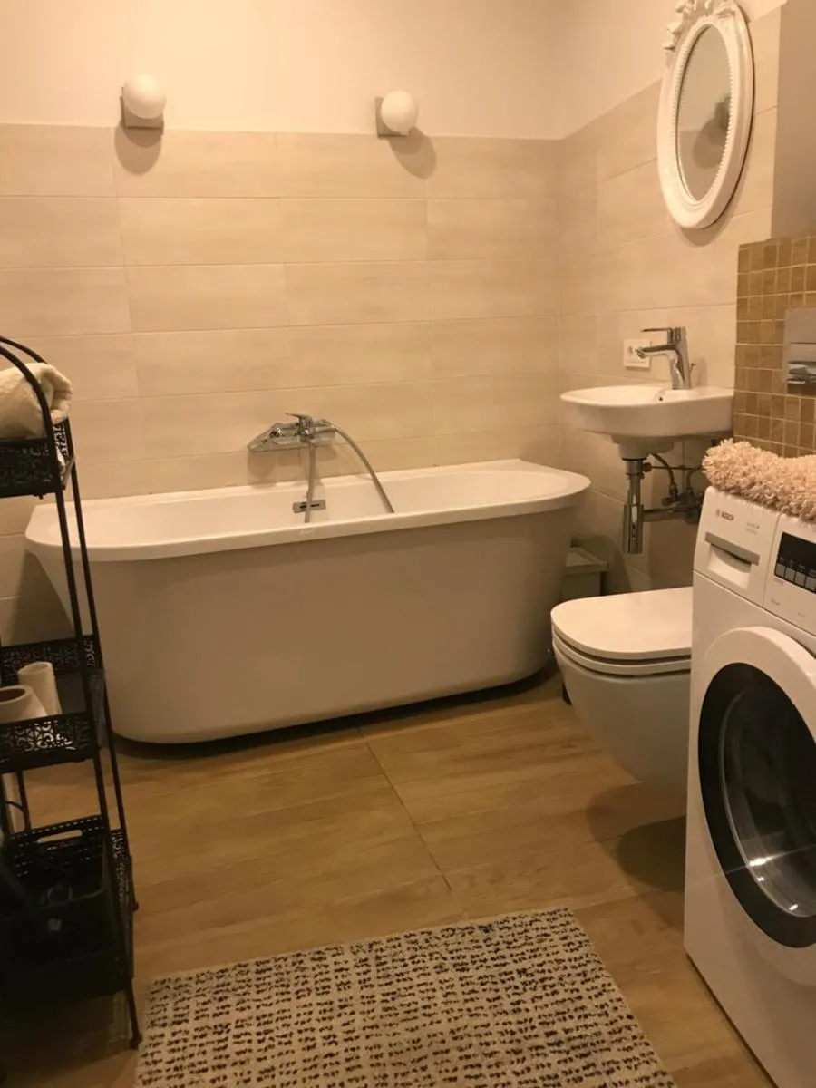 Image 2 of Luxury Old Town apartment