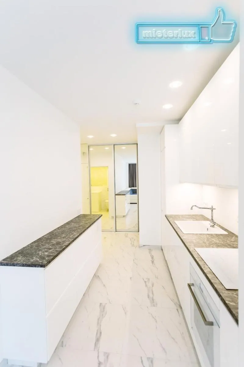 Image 4 of Mieterlux White