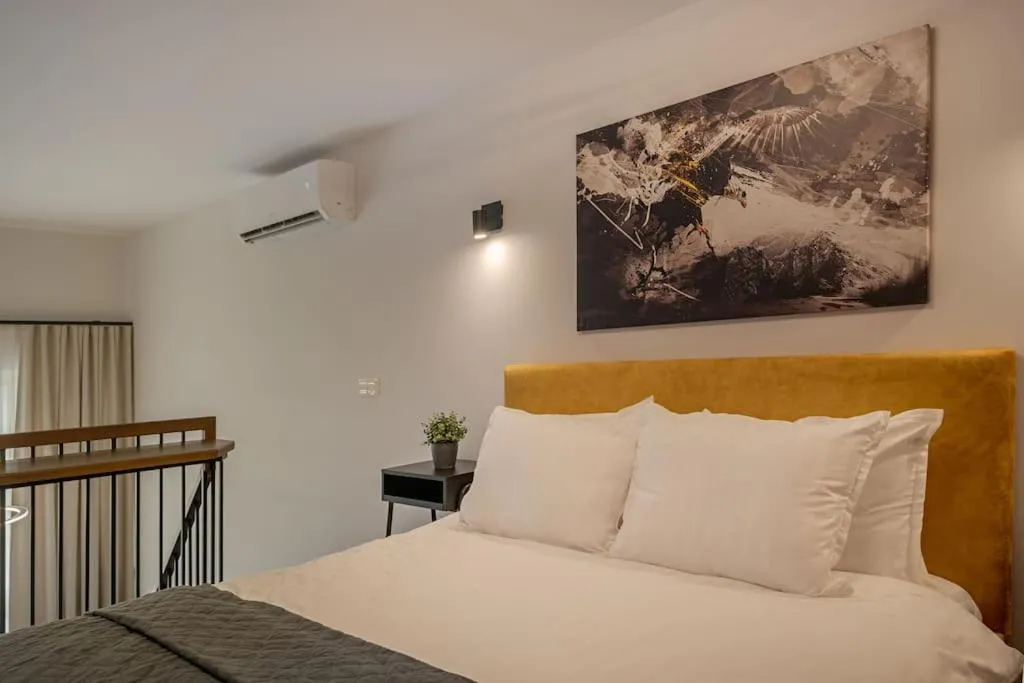 Image 5 of Modern Loft with Free Parking