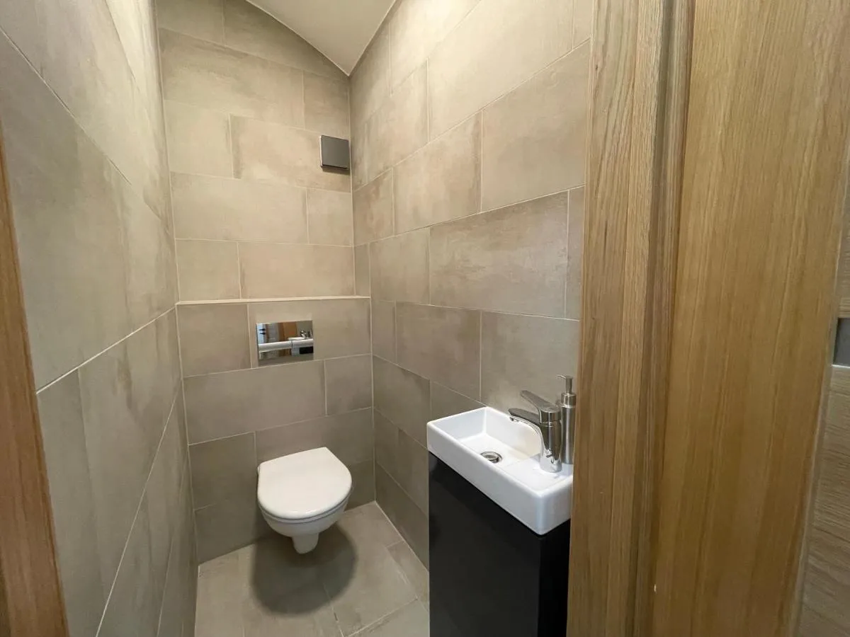 Image 6 of Modern guest house in city center I Room 2