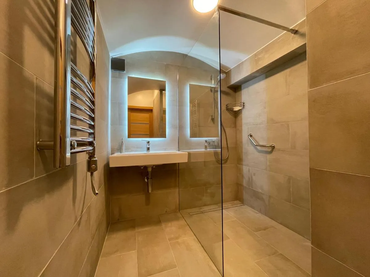 Image 5 of Modern guest house in city center I Room 2
