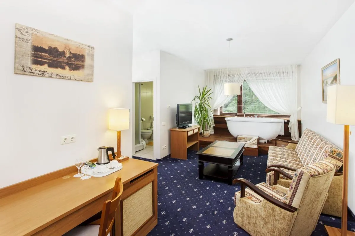 Image 2 of Park Villa Hotel