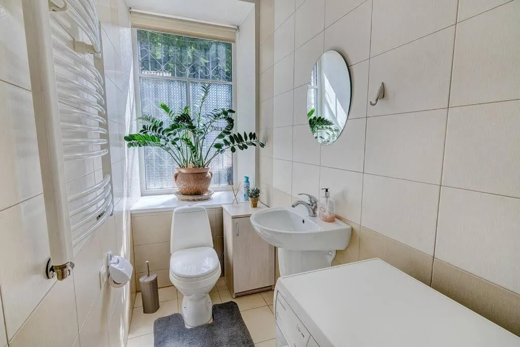 Image 2 of Private Entrance-2 ROOMS-OLD TOWN- Free Parking