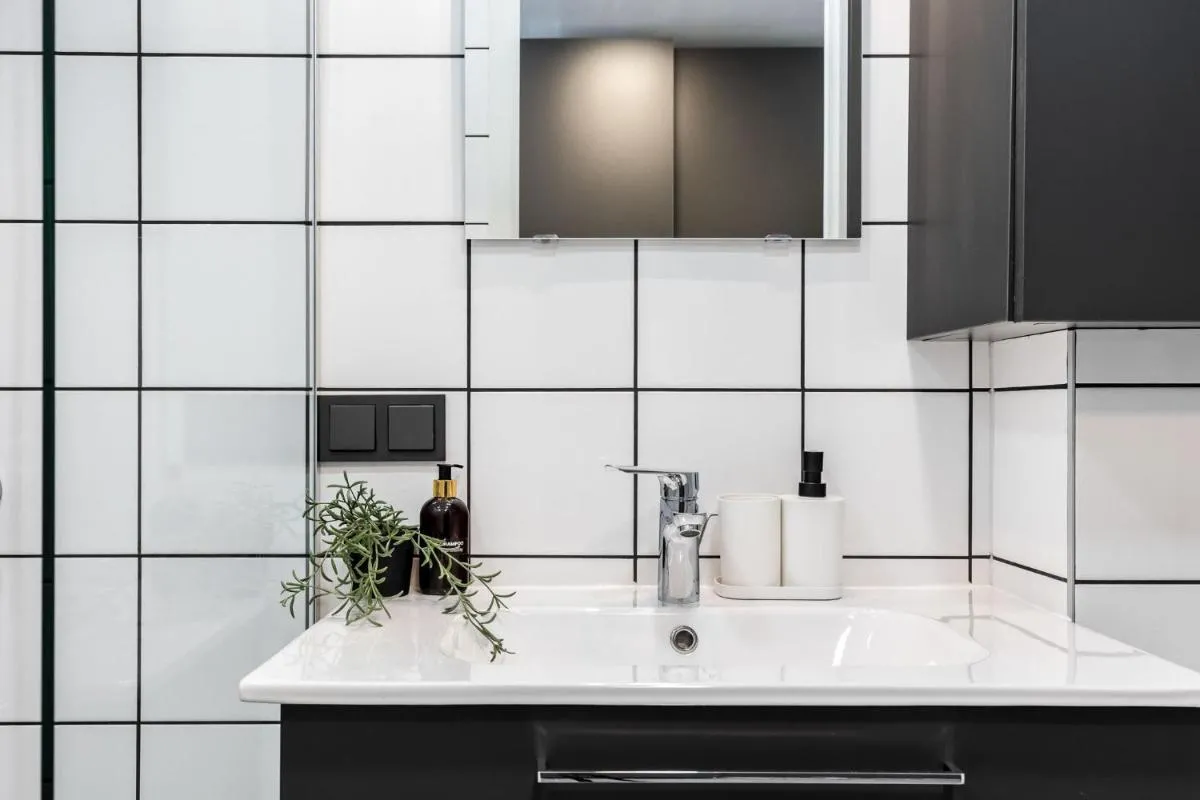 Image 2 of River To The City – Studio 7b Apartment