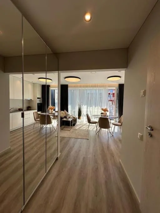 Image 5 of Skylum 17th Floor Apartment