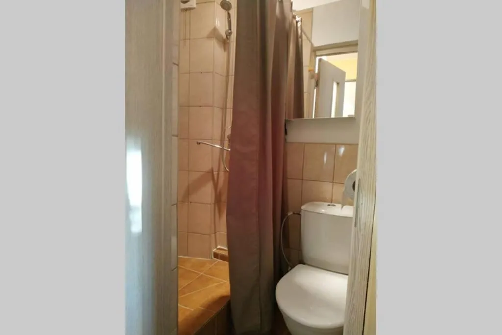 Image 2 of Slucko Central Studio Apartment near River
