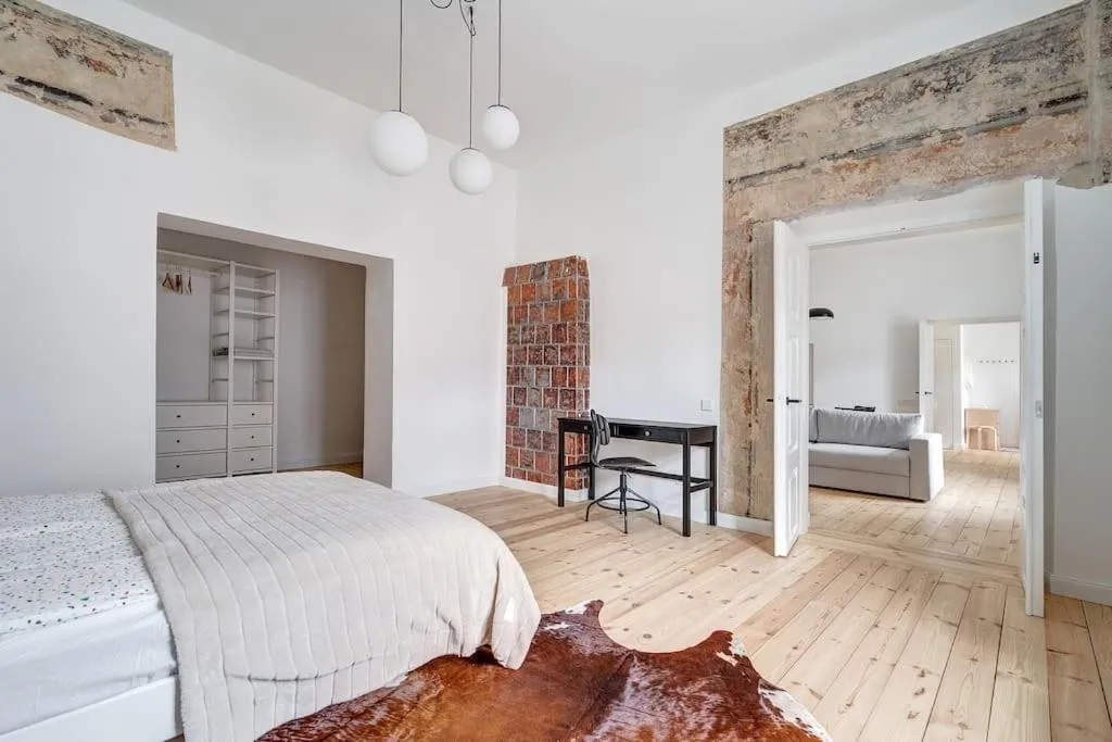 Image of Spacious 2-bedroom Flat In Old Town by URBAN RENT