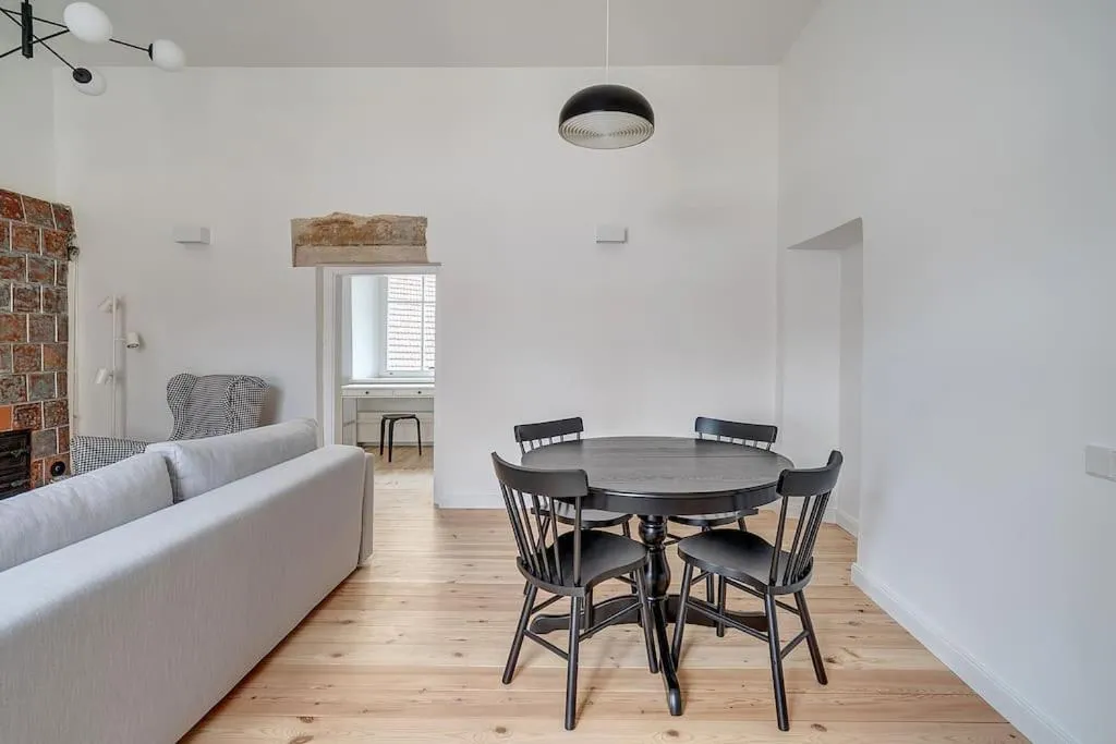 Image 6 of Spacious 2-bedroom Flat In Old Town by URBAN RENT