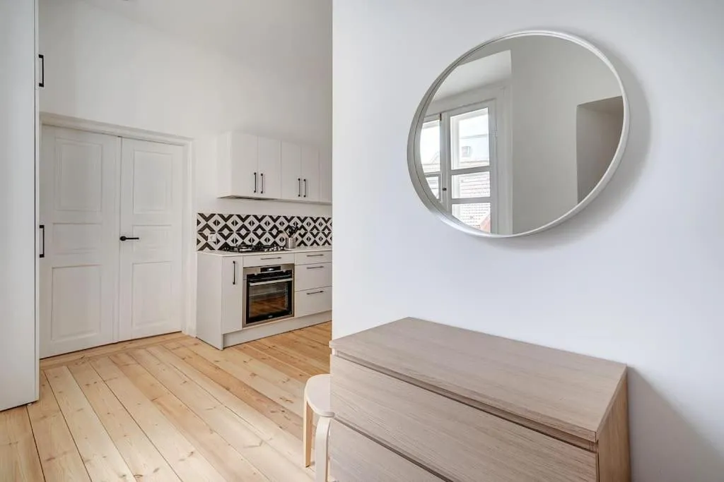 Image 1 of Spacious 2-bedroom Flat In Old Town by URBAN RENT