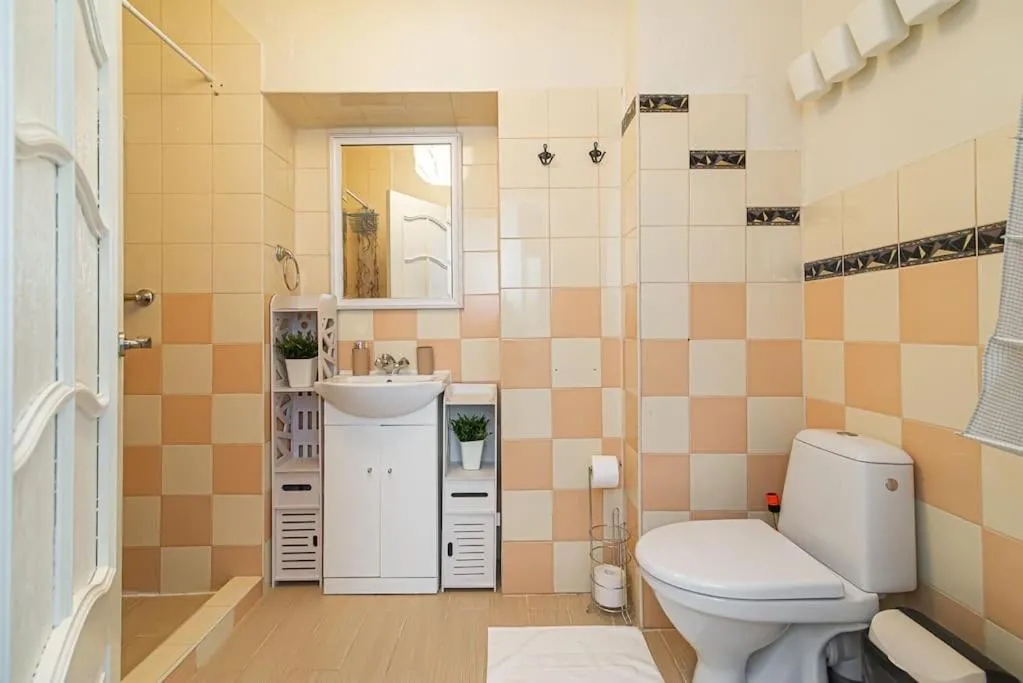 Image 2 of Spacious Apartment with Great Location/URBAN RENT