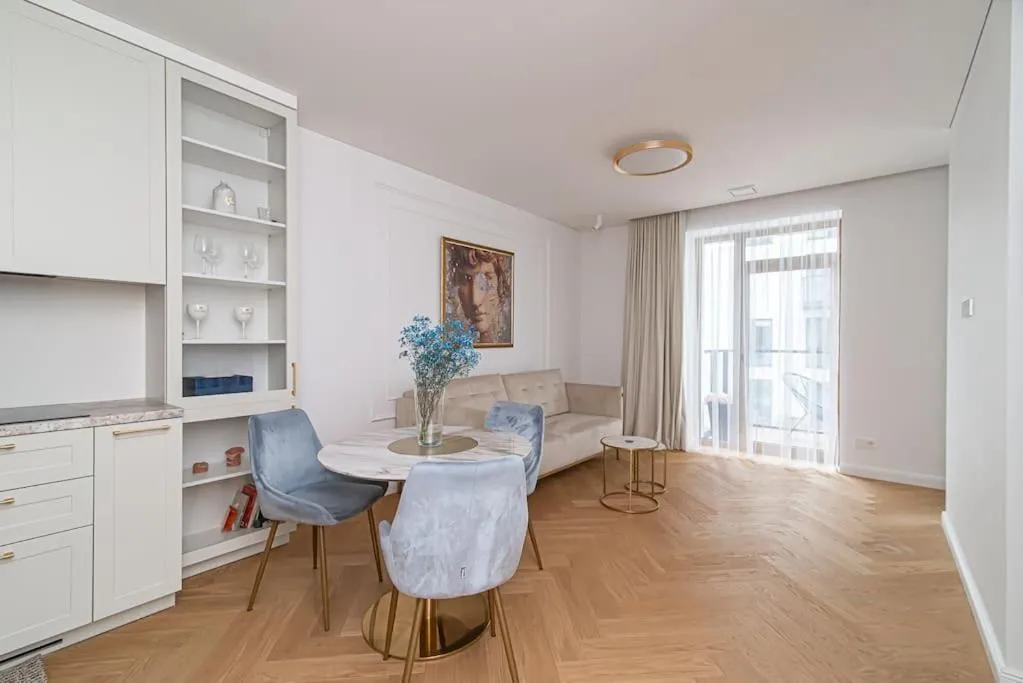 Image 3 of Stylish Apartment with Balcony by URBAN RENT