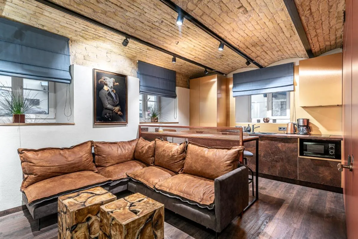 Image 3 of UNESCO Hidden Arches – Restored 3 Bedroom Apartment in the Historic Pilies St.