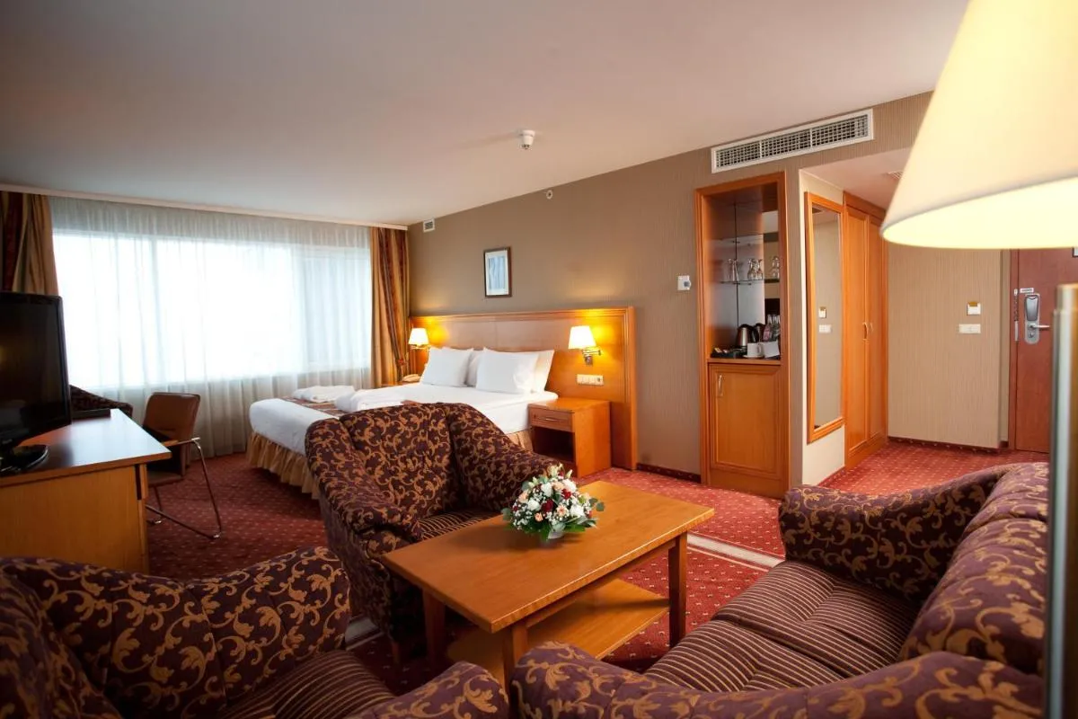 Image 2 of VILNIUS PARK PLAZA HOTEL, Restaurant & Terrace, Panorama Bar, Conference & Banquet Center