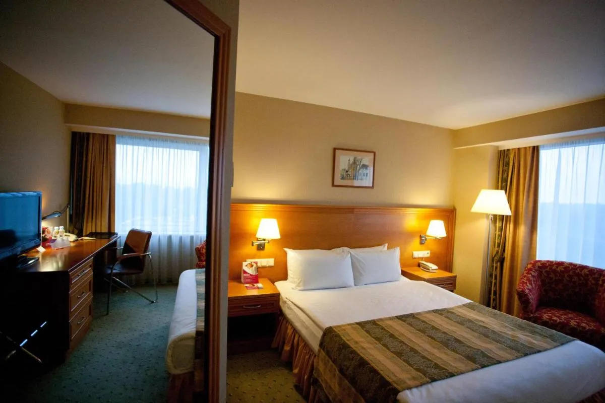 Image 6 of VILNIUS PARK PLAZA HOTEL, Restaurant & Terrace, Panorama Bar, Conference & Banquet Center