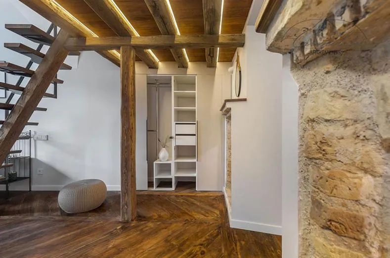 Image 3 of Vaulted Carmelite apartment