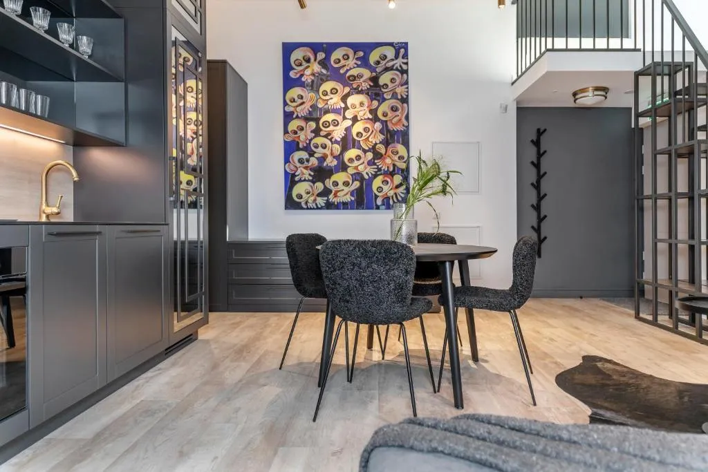 Image of Artsy Exclusive Old Town Residence Gallery Walk