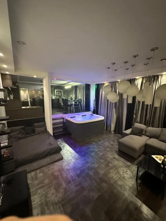 Image of B&M Jacuzzi & Party time