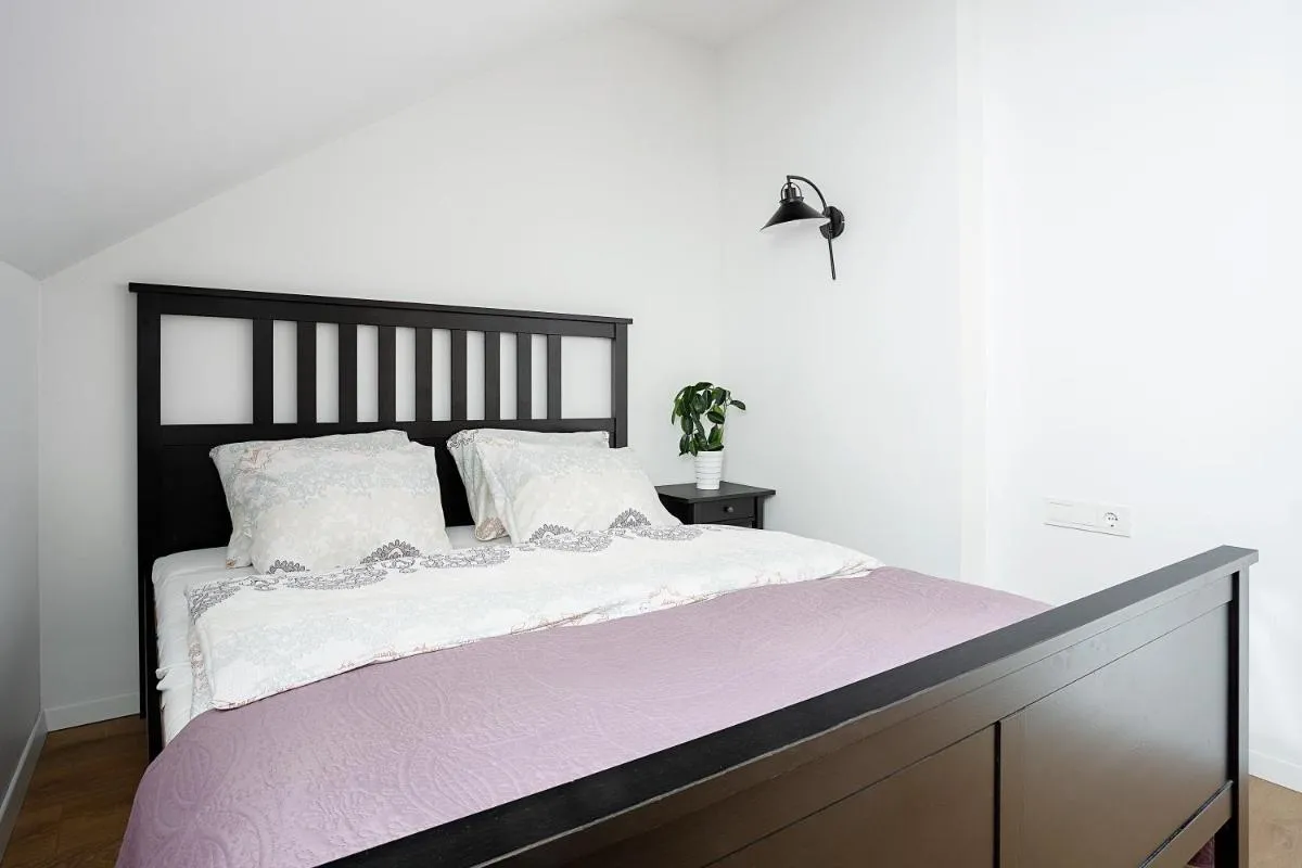 Image 5 of Baron’s Arthouse Apartment