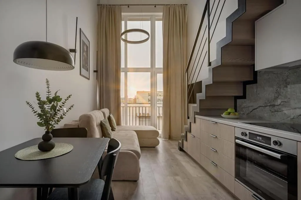 Image of Brand New 58 Loft with Free Parking