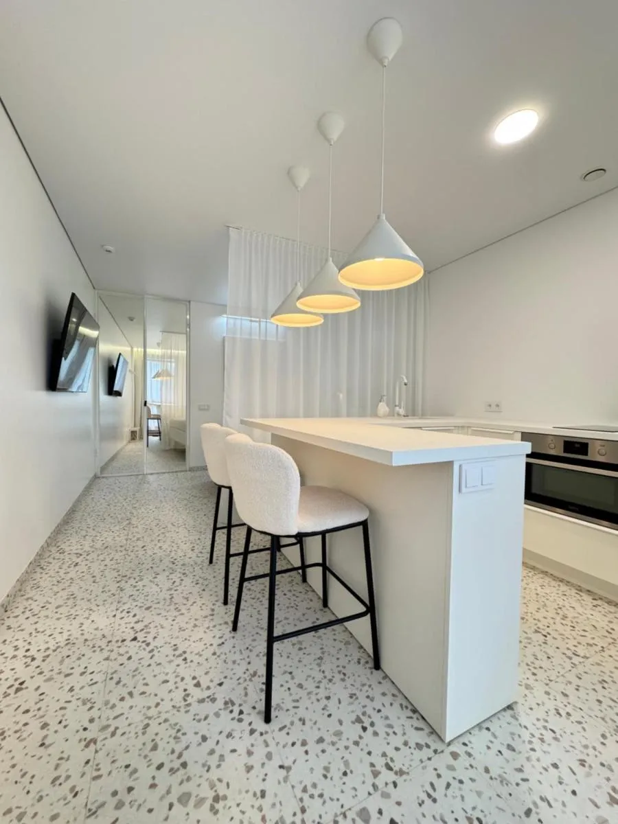 Image 3 of Bright white