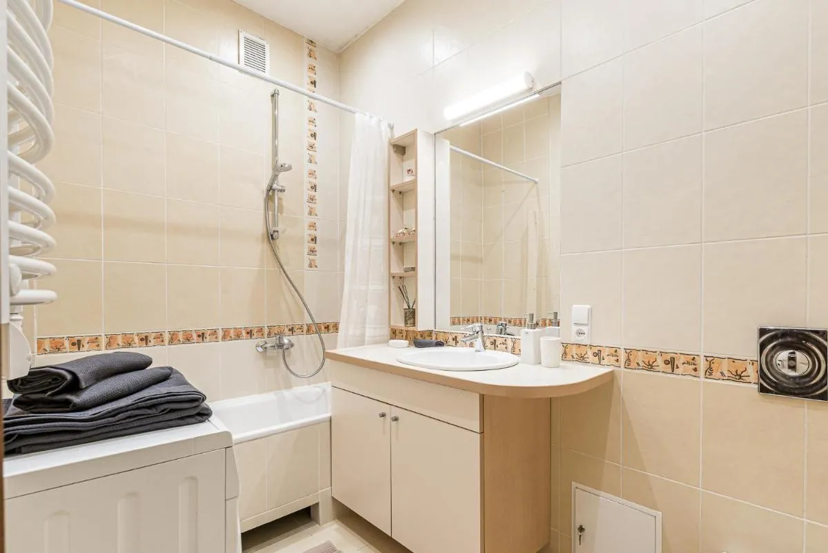 Image 2 of City Center apartment, 8