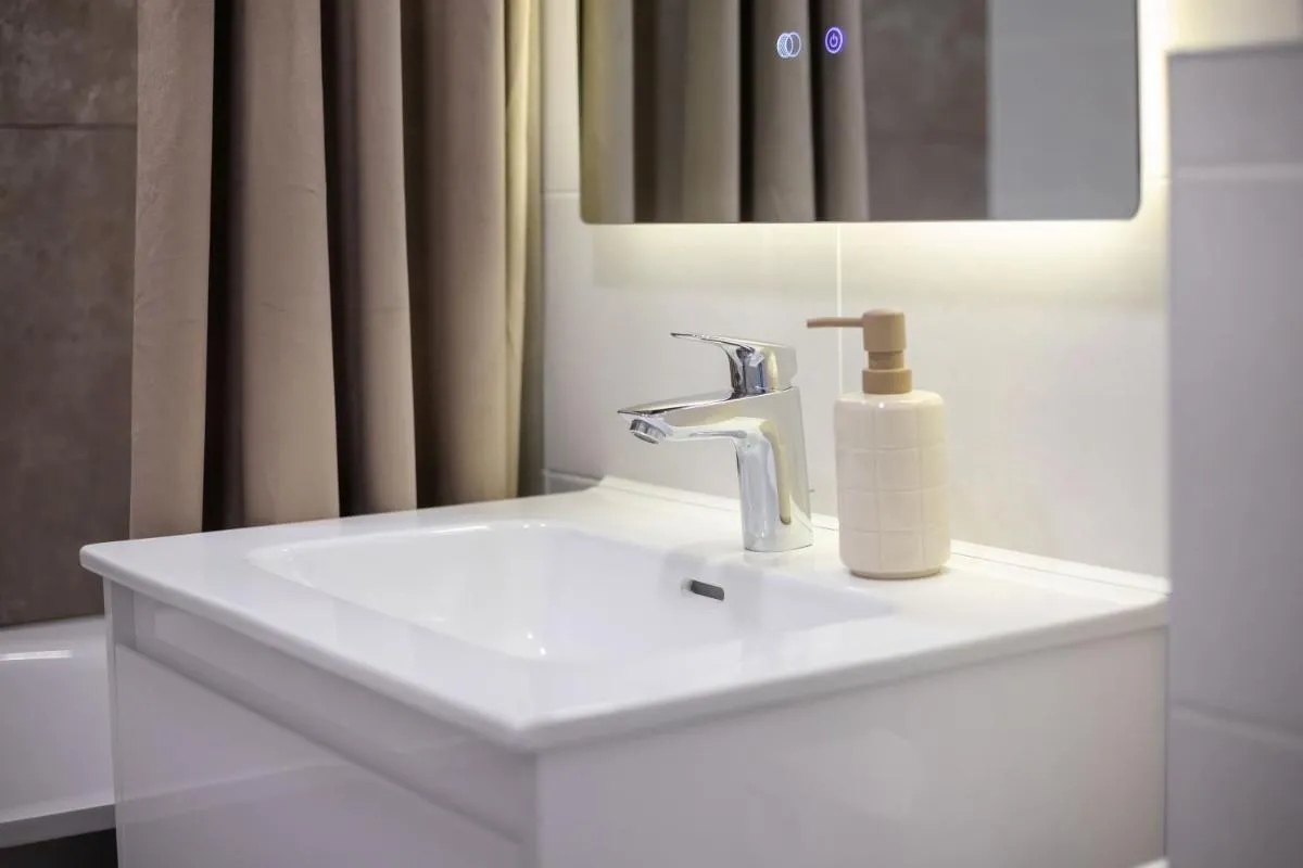 Image 6 of Cozy 1BD with Bathtub Close to Old Town
