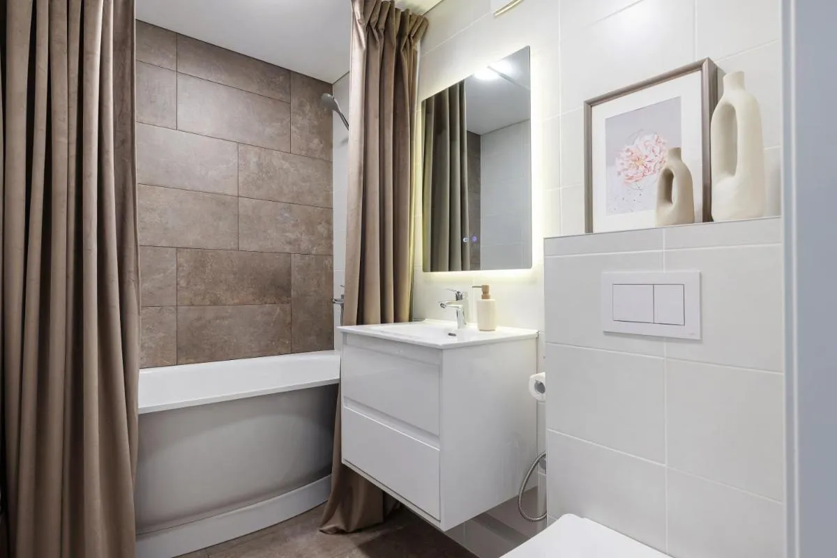 Image 1 of Cozy 1BD with Bathtub Close to Old Town