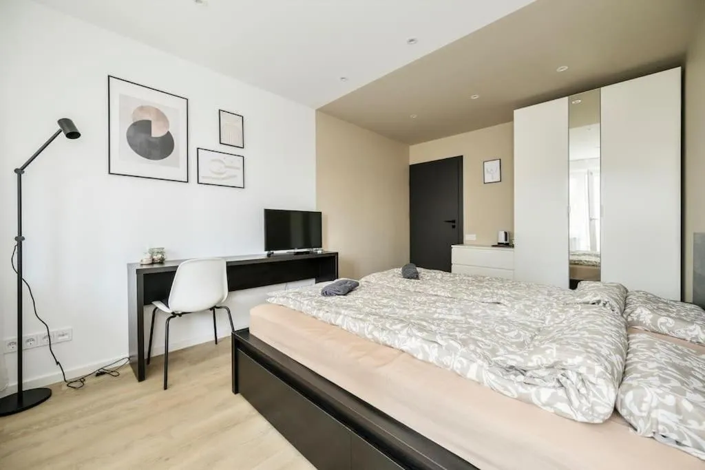 Image 4 of GoldenHugo Apartment